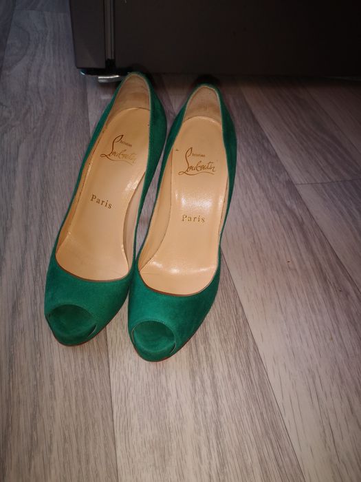 Продам оригиналы лабутены 35р