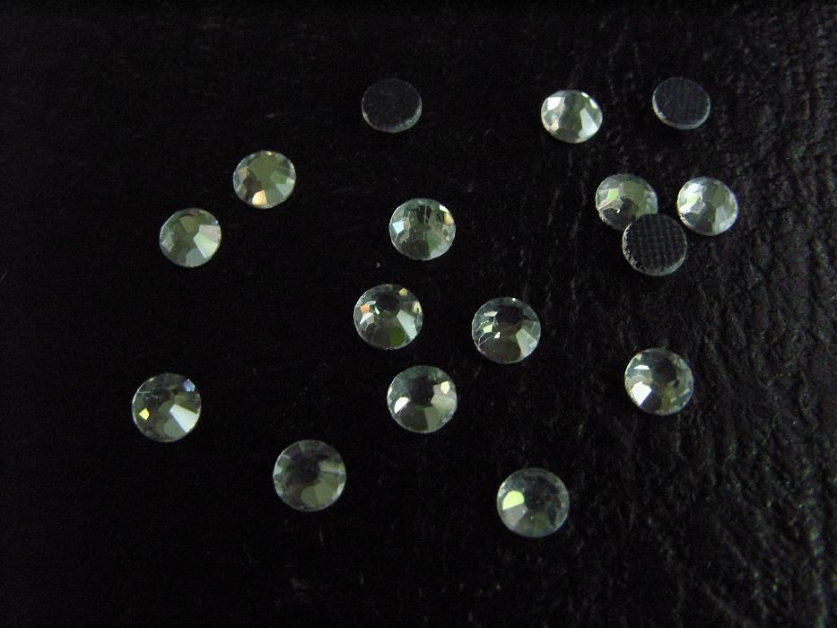 Продам стразы Сваровски