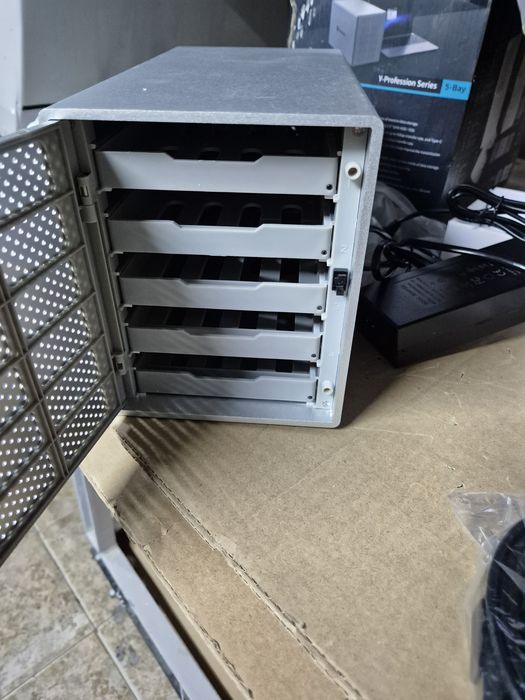 Кутия за твърд диск Yottamaster 5 Bay RAID , 5 x 16 TB 3.5/2.5