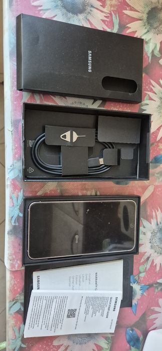 Продавам много запазен телефон s23 - 256 евро