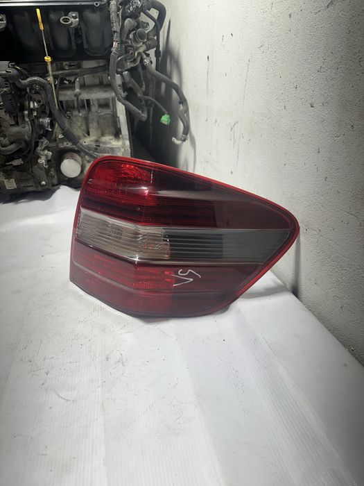 Фонарь задний правый Mercedes ML164