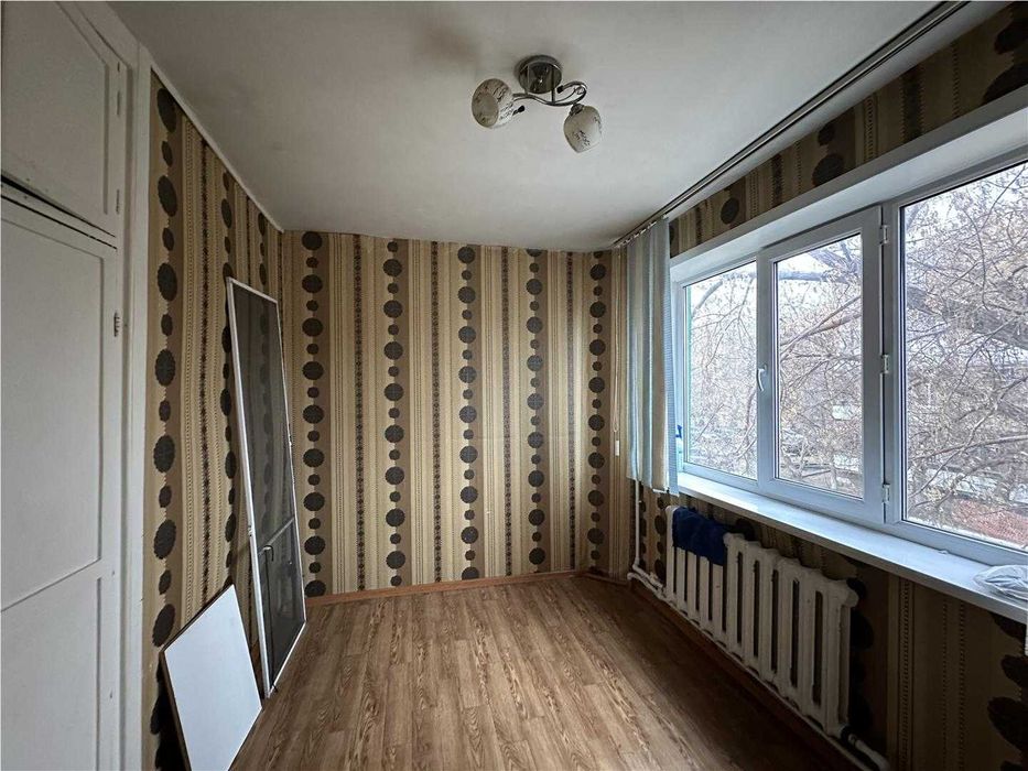 -Продам 3 комн на 7 микрорайоне.  Теплая!