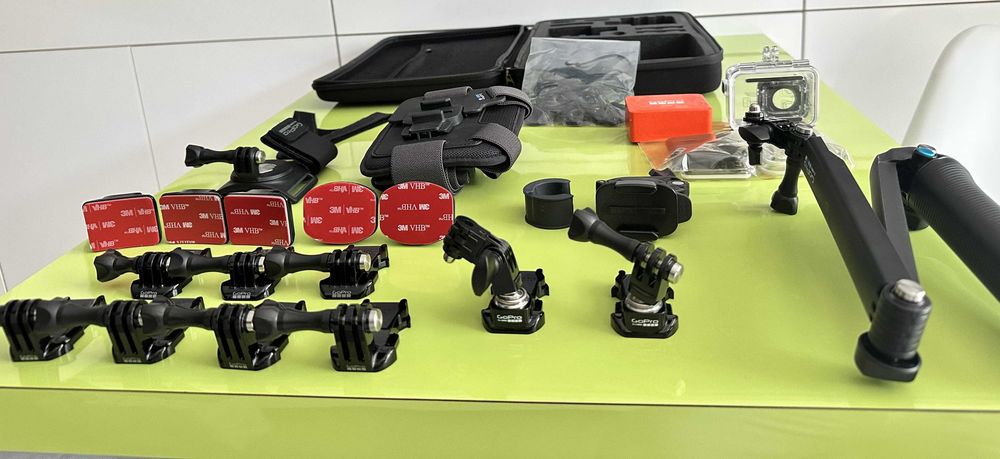 GoPro 7 Black + Bundle accesorii originale GoPro, nefolosite/sigilate