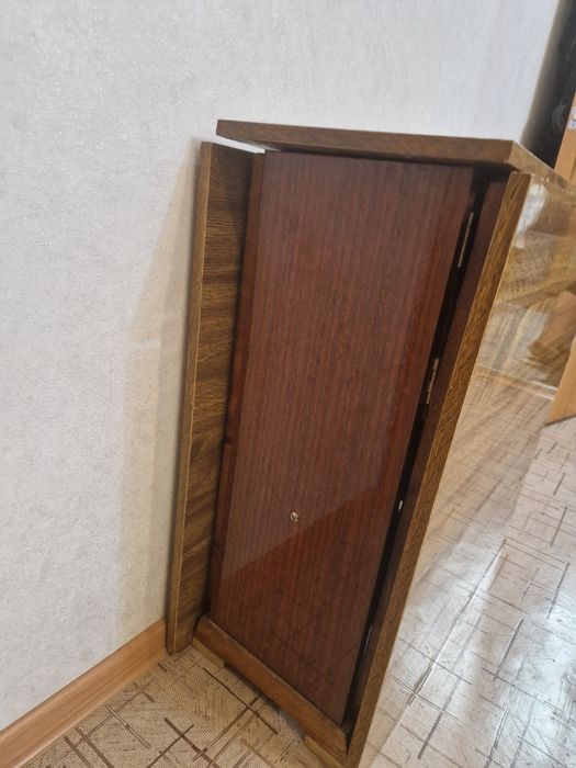 Продам стол книжку