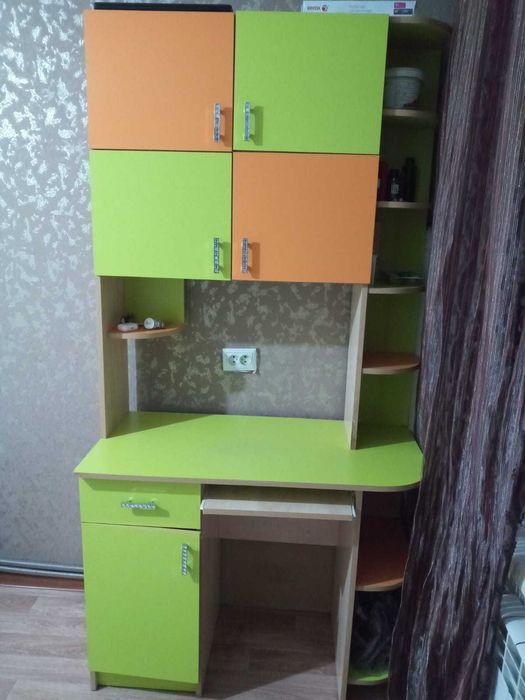 Продаю шкаф детский компьютерный со столом
