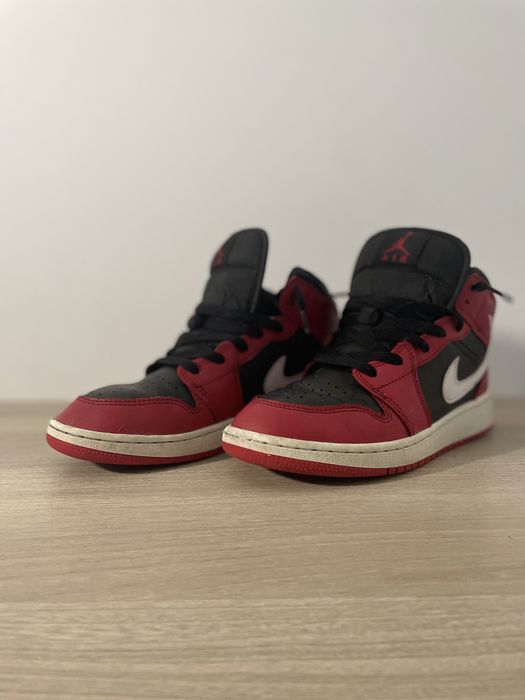 Jordan 1 mid marimea 38