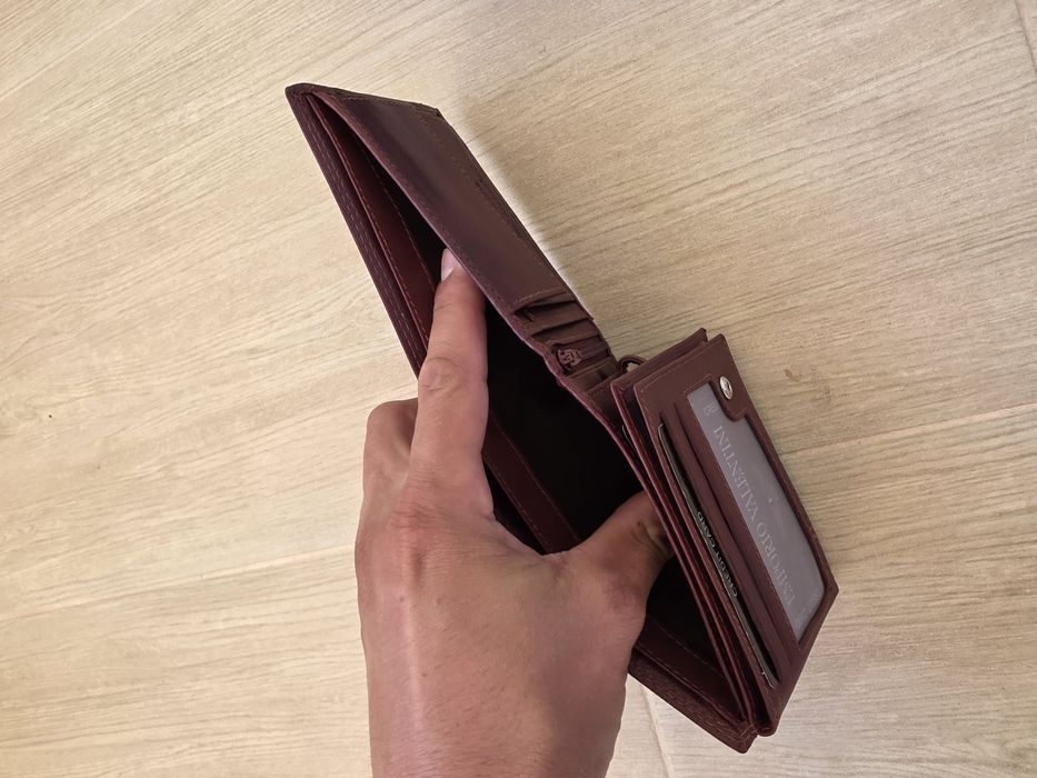 Кожен мъжки портфейл