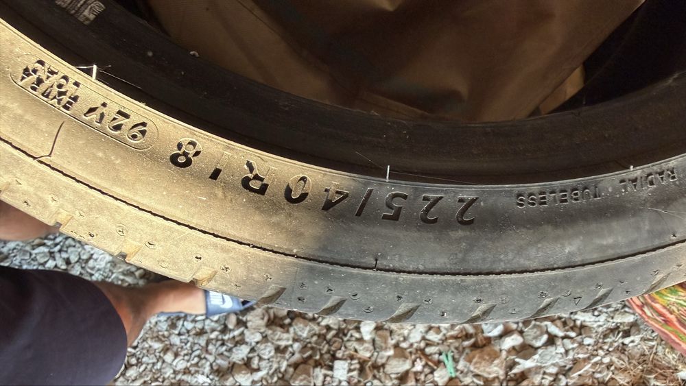 Dunlop 225/40/18 vara