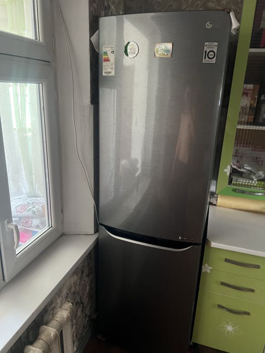 Холодильник LG.