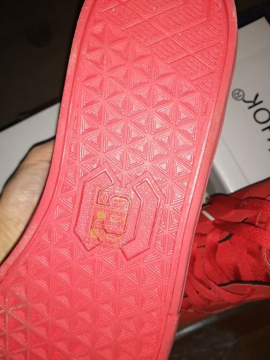 Продам новые кросовки/полуботинки