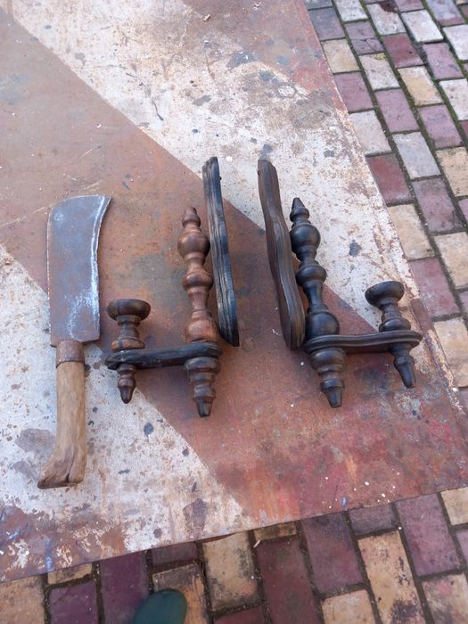 Set suporți lumânări și un cuțit vechi