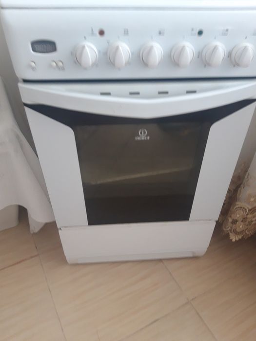 Готварска комбинирана печка на газ и ток- Индезит