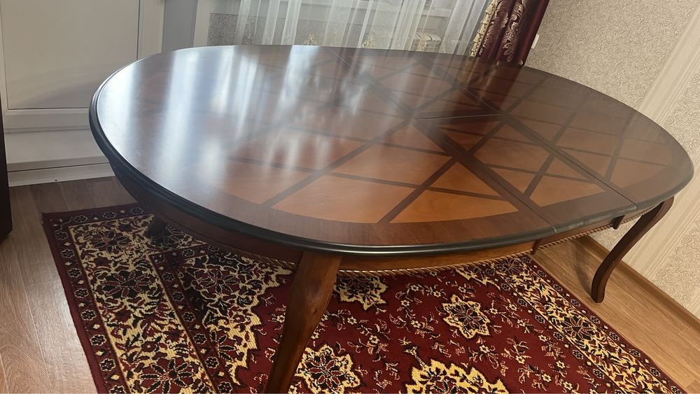 Продам стол для гостиной