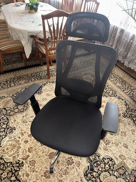 Продается офисное кресло 700.000 сум