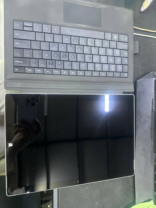 Netbuk planshet qilib ishlatsaxam boʻladi srochna sotiladi