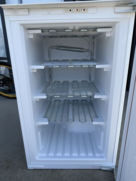 Малък фризер за вграждане Bosch 4 чекмеджета