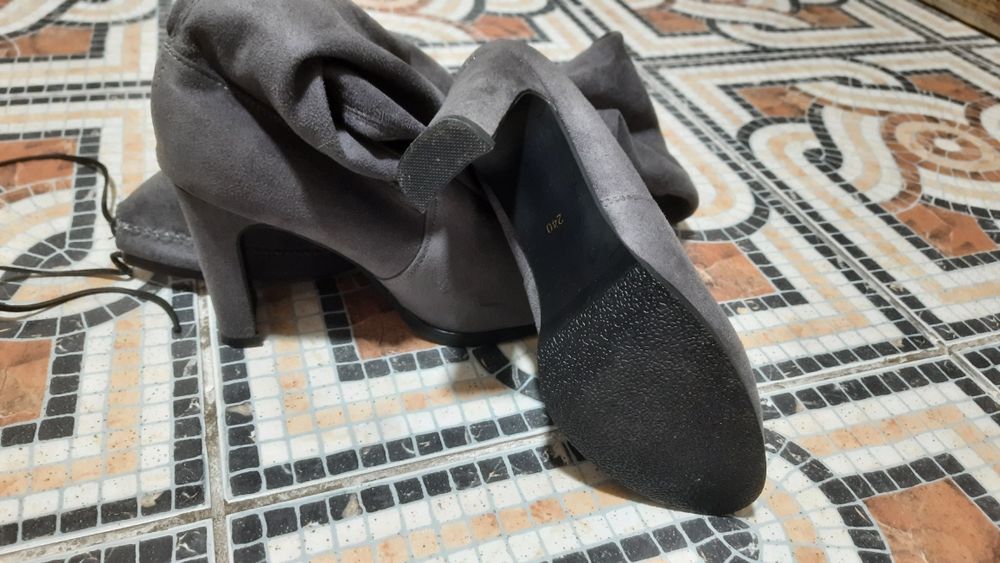 Продам новые ботфорты