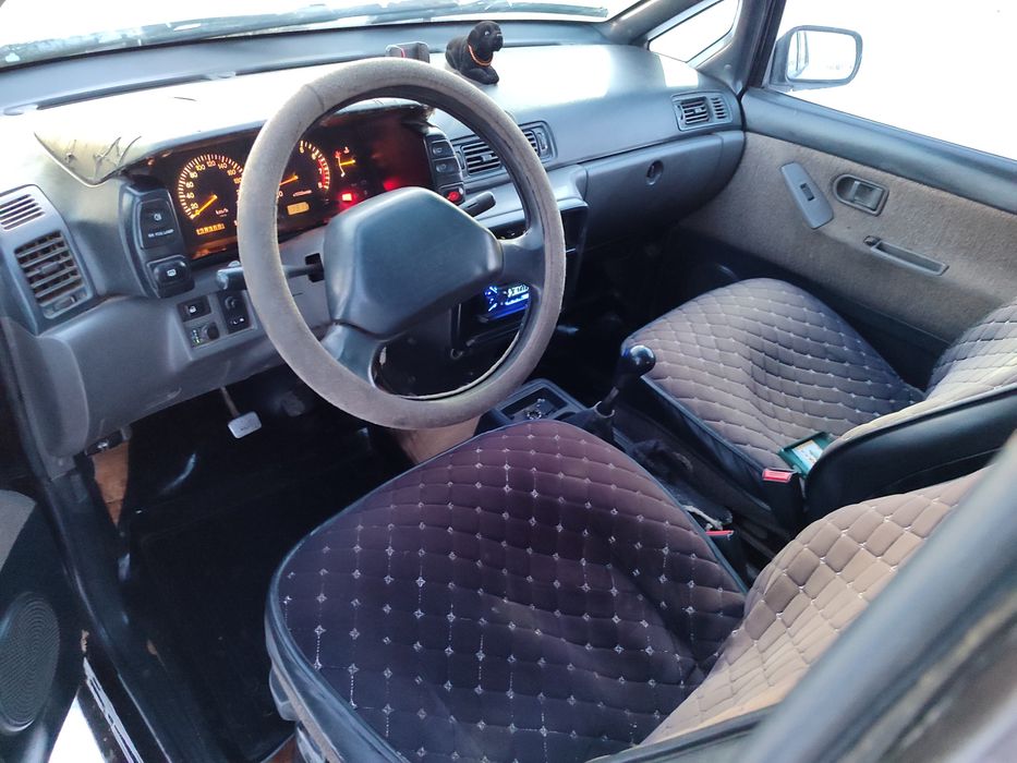 Продам на ходу нисан минивэн