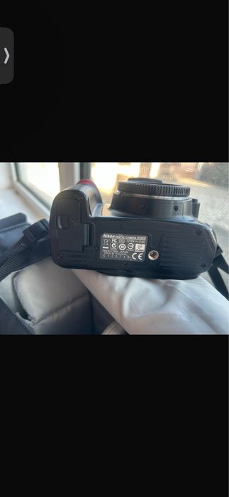 Vand Camera foto DSLR Nikon D3000 + obiectiv Nikon AF-S DX