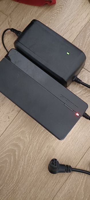 Incarcator rapid 4A GIANT bicicleta electrica ebike 5 pin mufa rotunda