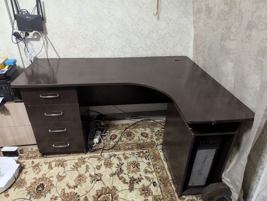 Компьютерный стол угловой