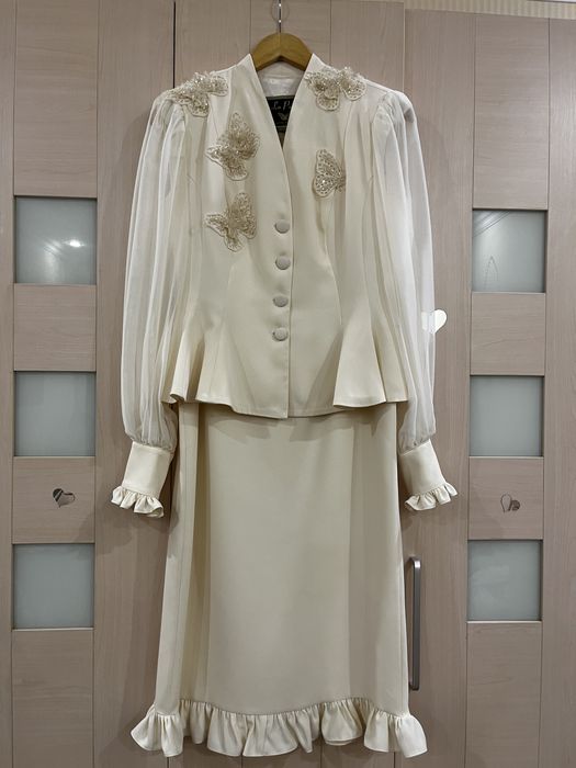 Продам костюм вечерний