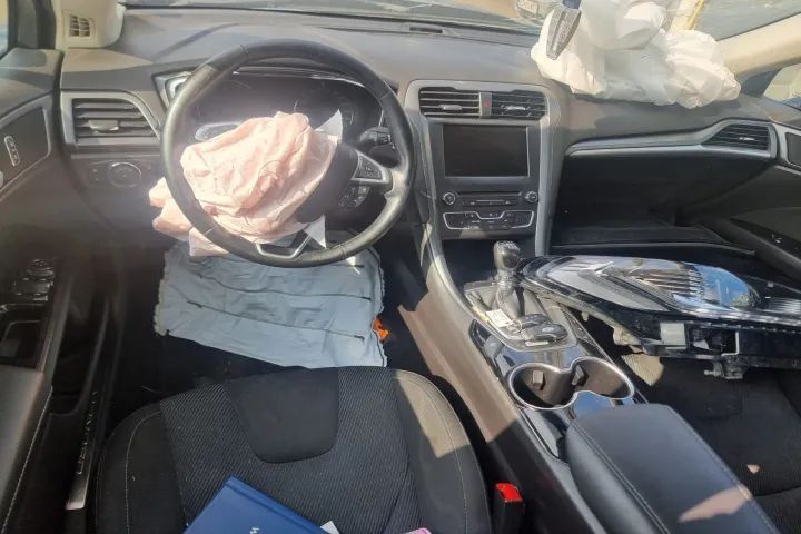 bara armatura spate portbagaj haion stop tripla stanga dreapta Ford Mondeo MK5 motor 1.5tdci XUCA Dezmembrez