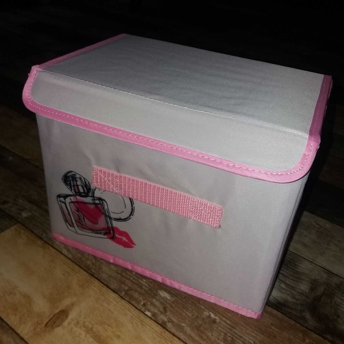 AVON ЛИМИТИРАН СЕТ - часовник, кутии, възглавници с калъфки