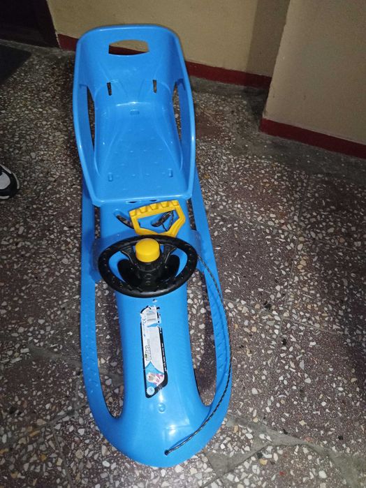 Sanie cu spătar detașabil, stare foarte buna