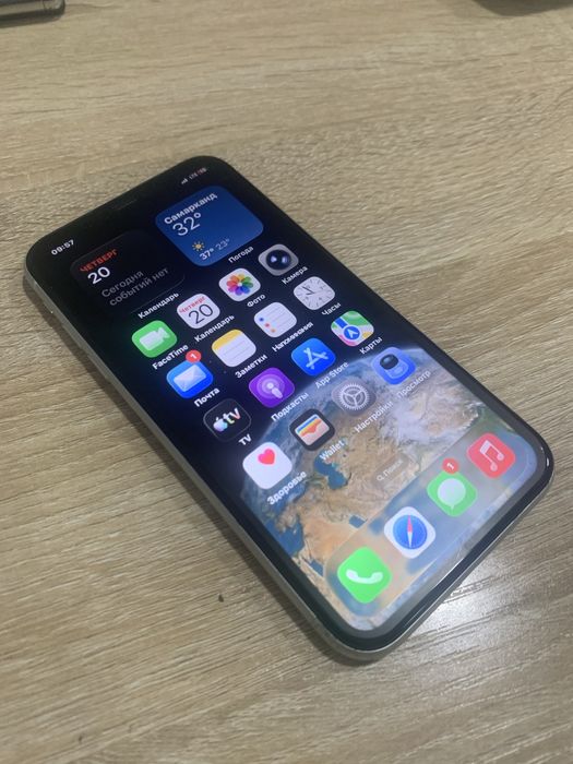iPhone 11  64 Gb Ideal