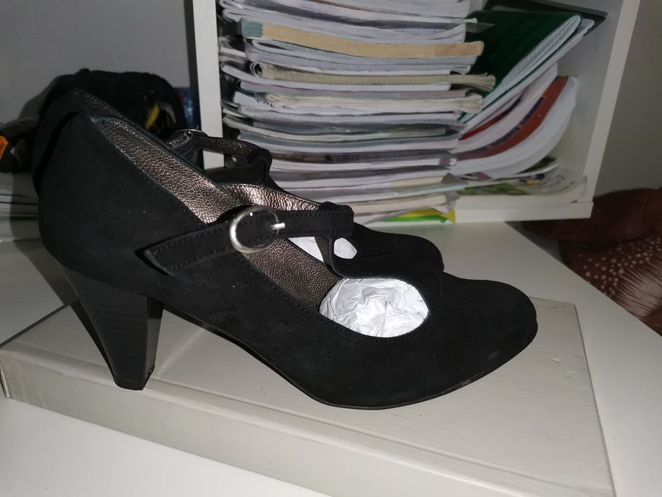 Pantofi din piele intoarsa mar. 36