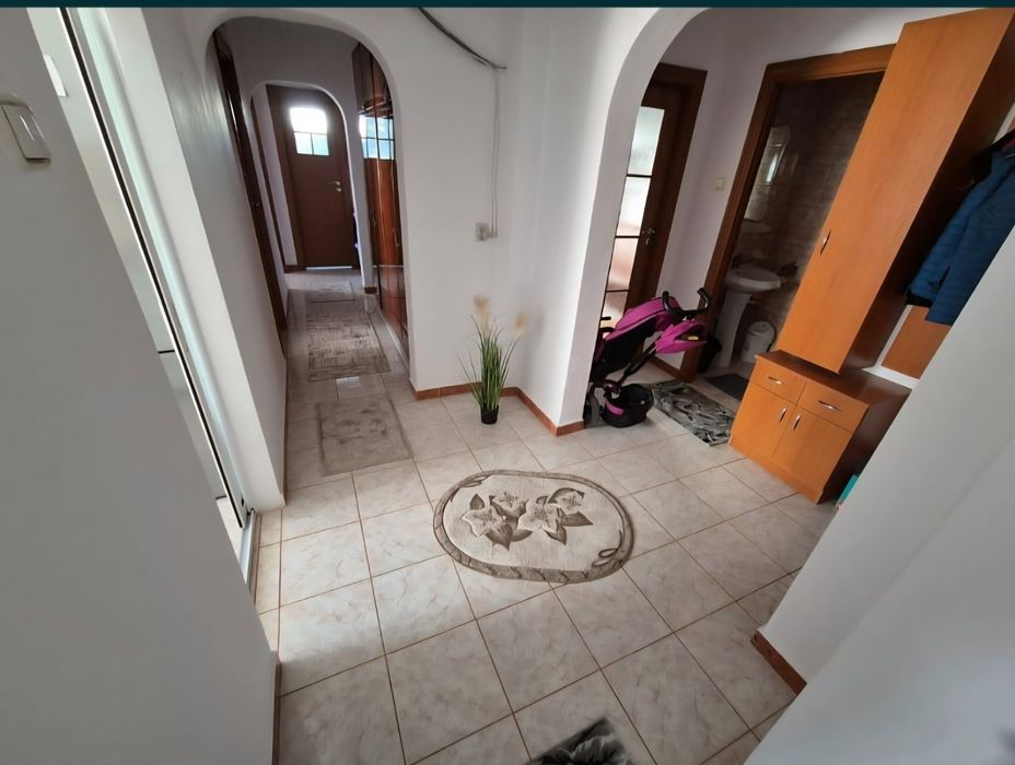 Vând apartament 4 camere calea calarasilor.