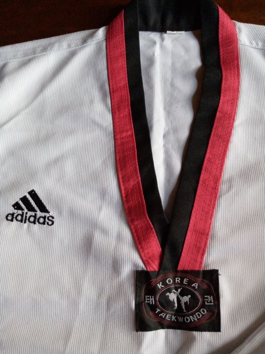 Продам костюм для тхэквондо