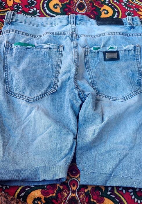 Продам рванные модные шорты бойфренды D&G размер 32