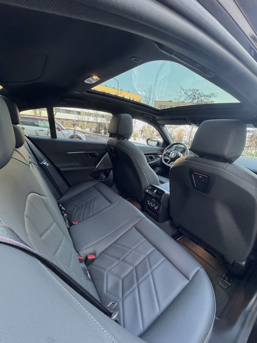 BMW 520D xDrive MHEV 2025/07 FULL M PRO 4x4 18.500KM ICONIC GLOW R20”