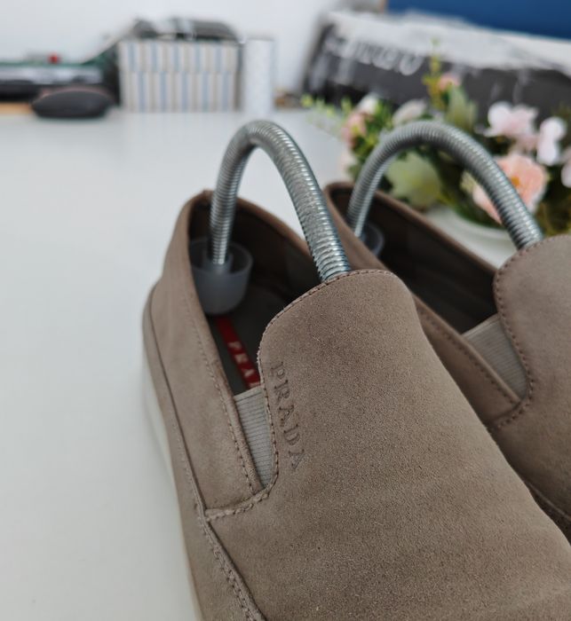 Vând loafers Prada suede 41