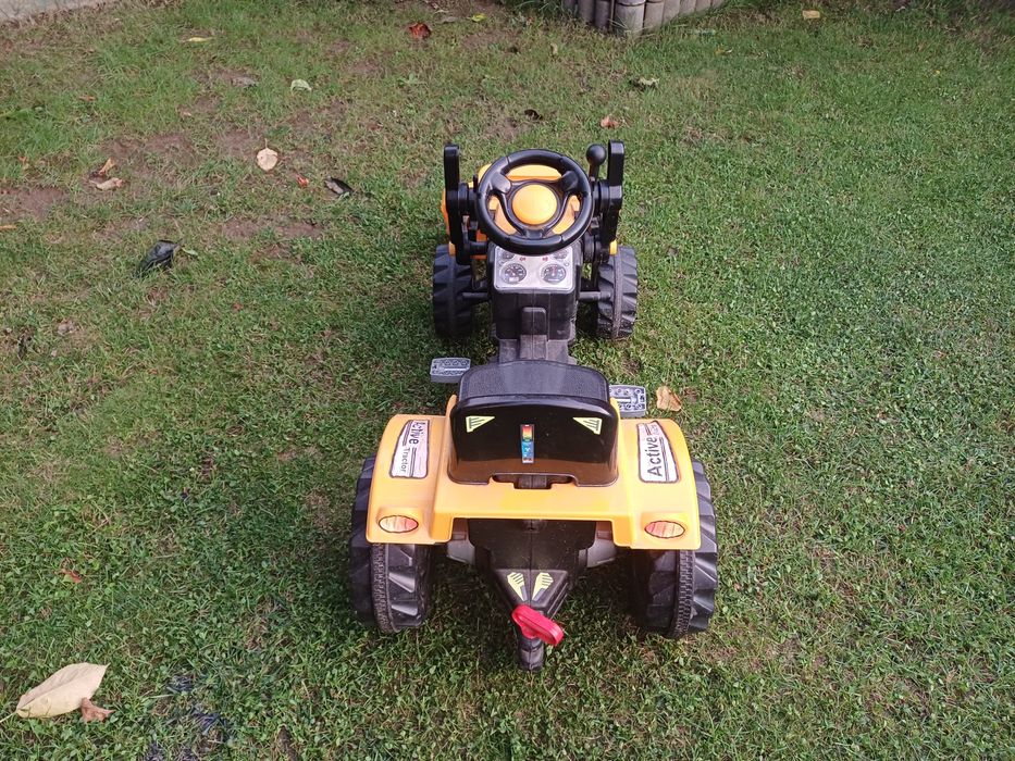 Tractor cu pedale