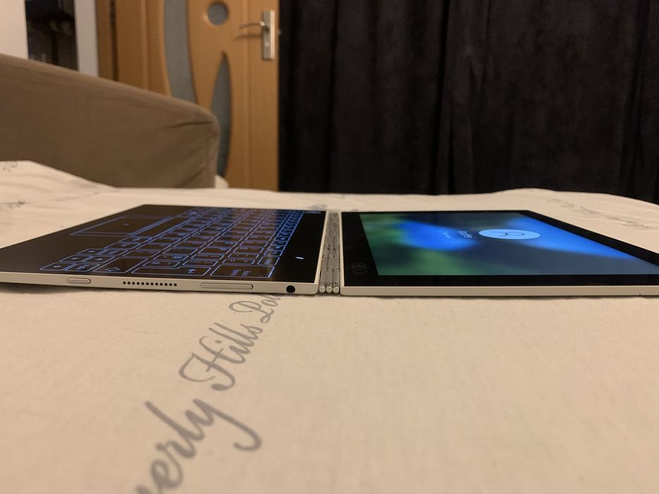 Lenovo Yoga Book YB1-X91L | Stare foarte bună | Folosit rar