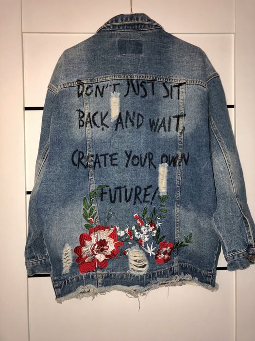 Новая. Стильная джинсовая куртка.