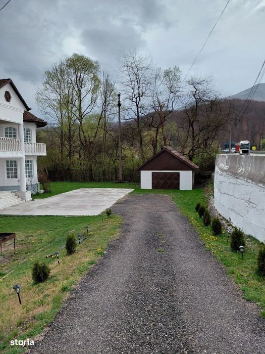 Casa cu 5 camere + teren intravilan de 1209 mp in Iscroni- Aninoasa