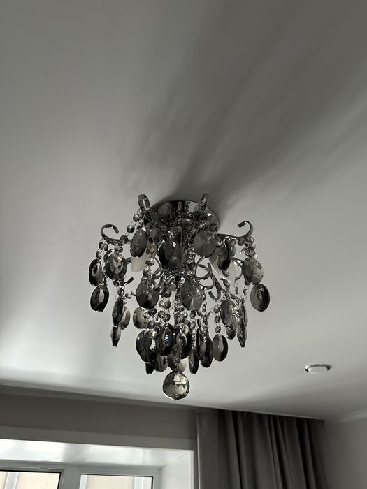 Люстра для зала и спальни