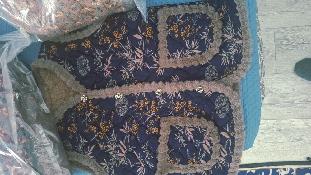 Жилетки За 15000 новые и комбез детский 6 или 7 штук