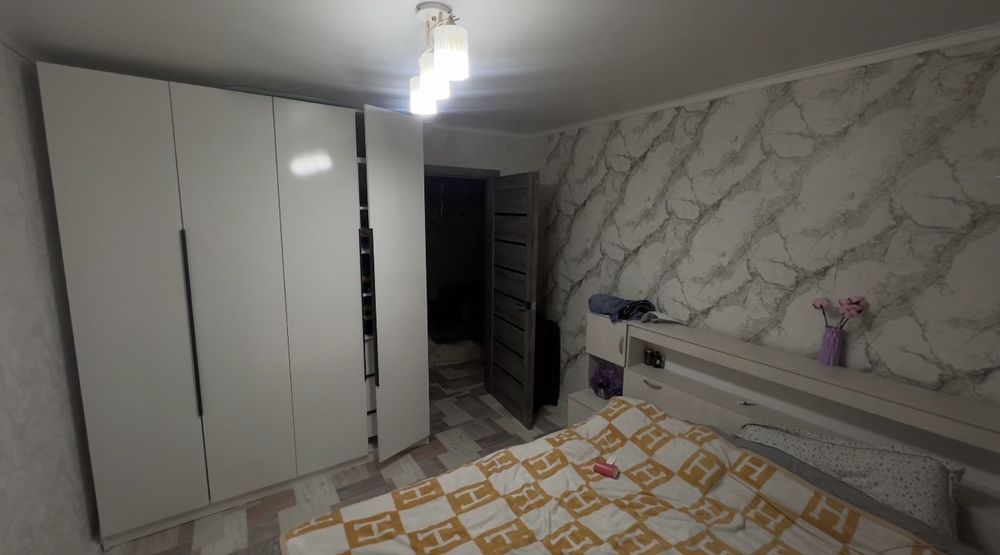 Продам 4 комнатную квартиру