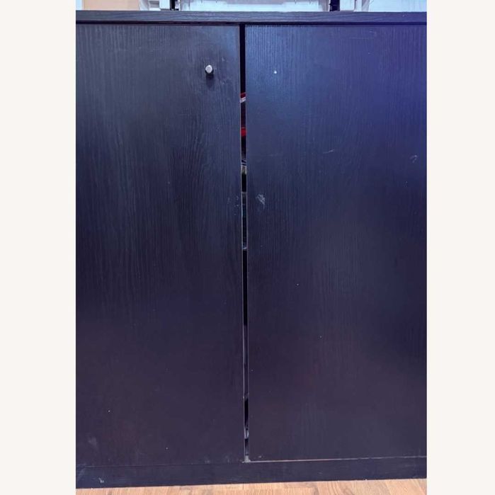 ПОДАРЯВАМ комплект офис мебели, бюра и шкафове. Всичко заедно