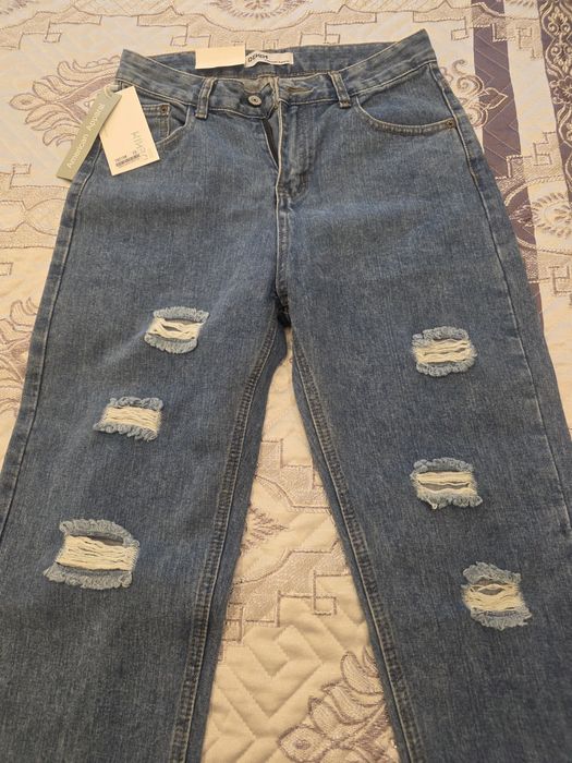 Продам женские джинсы