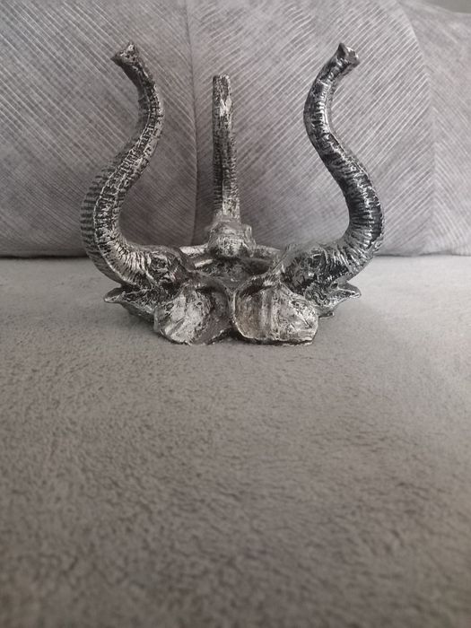 Свещник с орнамент на слонове