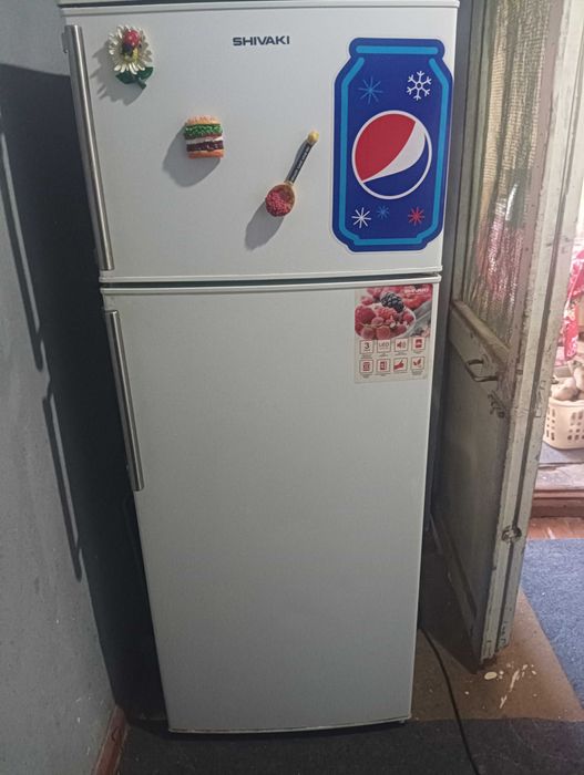 Продается холодильник " Шиваки"в отличном состоянии дешевле не будет.