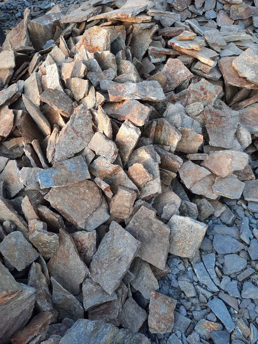 Piatră de Pavat și Placat