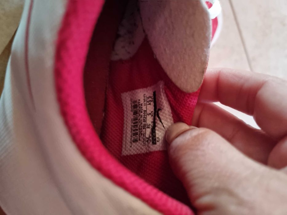 Маратонки и обувки  различни размери и цени