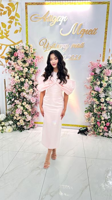 Розовое вечернее платье